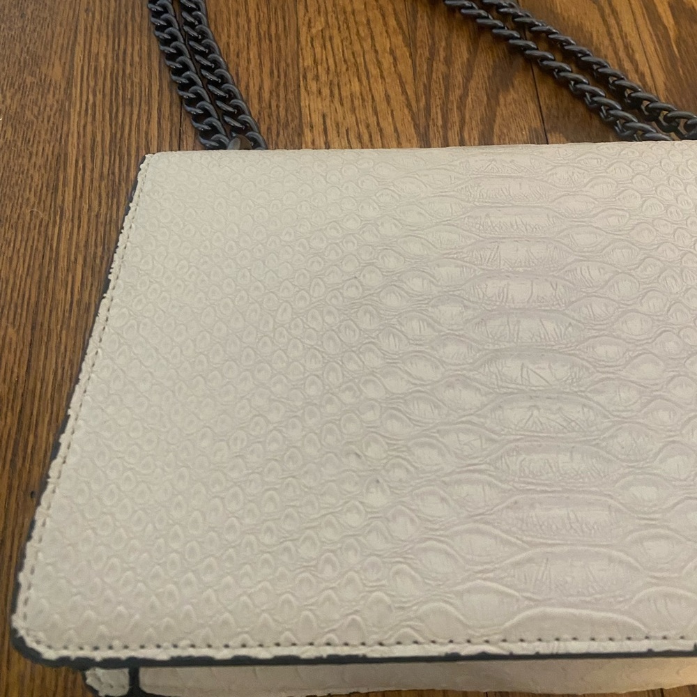 Chain Crossbody Bag - Picture 3 of 7
